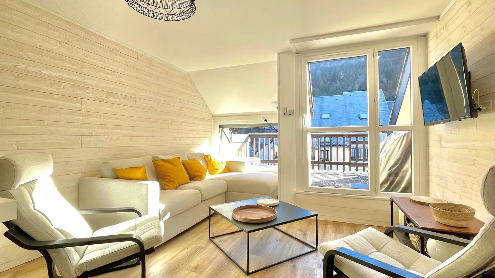 Centre village Appartement avec terrasse 2 chambres et 1 alcôve Jusqu à 6 personnes Saint-Lary-Soulan